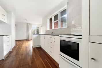 10 Somerset Crescent, Highbury