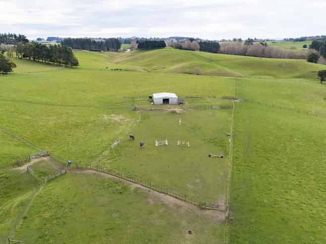 780 Halcombe Road, Halcombe