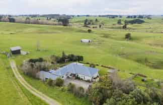 780 Halcombe Road, Halcombe