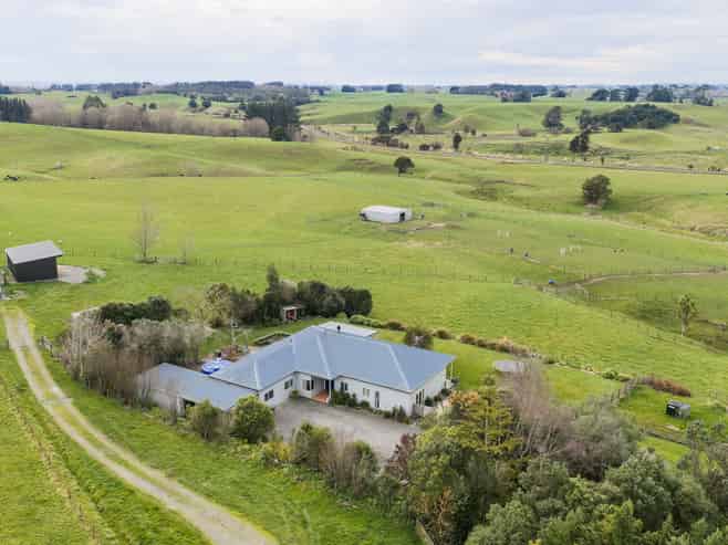 780 Halcombe Road, Halcombe