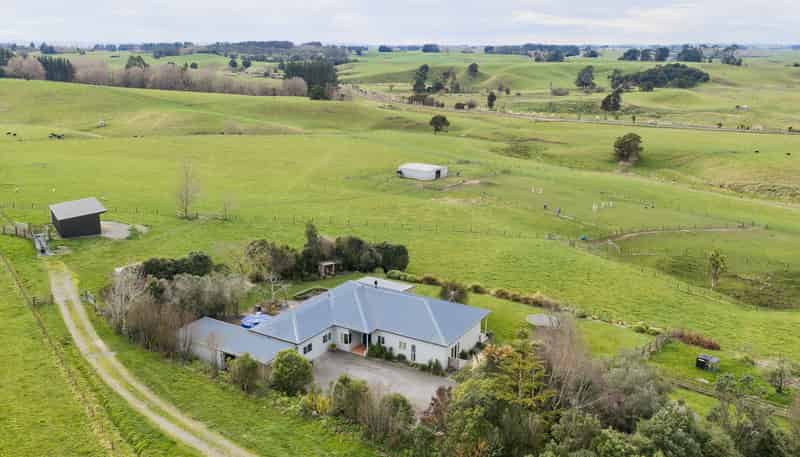 780 Halcombe Road, Halcombe