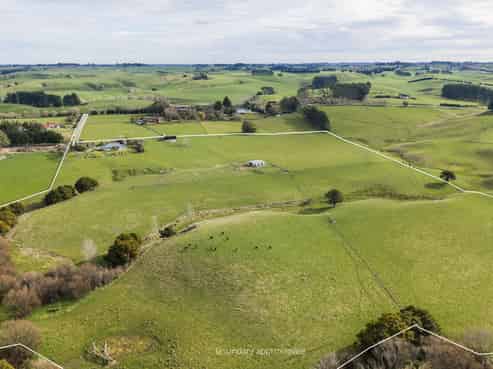 780 Halcombe Road, Halcombe