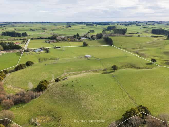 780 Halcombe Road, Halcombe