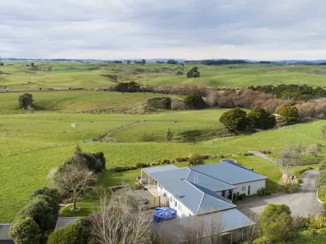 780 Halcombe Road, Halcombe