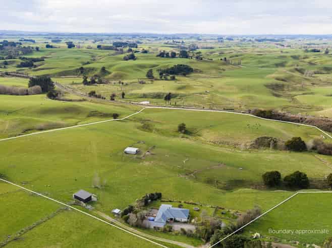780 Halcombe Road, Halcombe