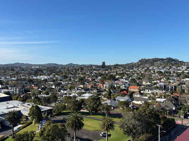 906/2B Te Ara Taurapa, Point Chevalier