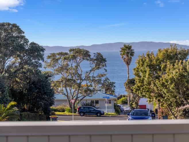 1391 Whangaparaoa Road, Army Bay