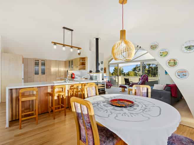 1391 Whangaparaoa Road, Army Bay