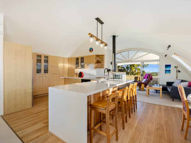 1391 Whangaparaoa Road, Army Bay