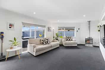 4 Vermont Court, Huntington