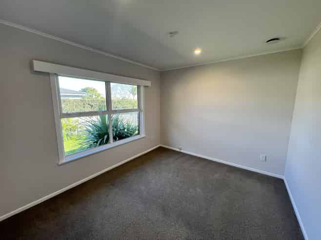 2/4 Westwell Road, Belmont
