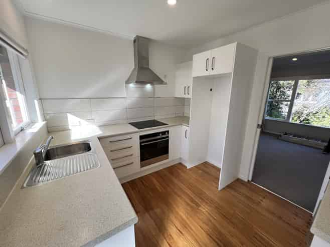 2/4 Westwell Road, Belmont