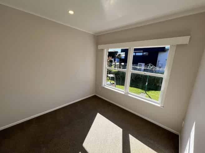 2/4 Westwell Road, Belmont