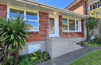 2/4 Westwell Road, Belmont