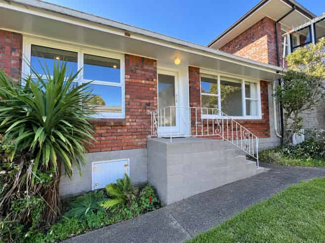 2/4 Westwell Road, Belmont