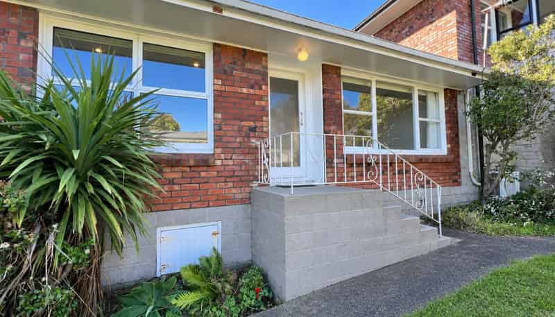 2/4 Westwell Road, Belmont
