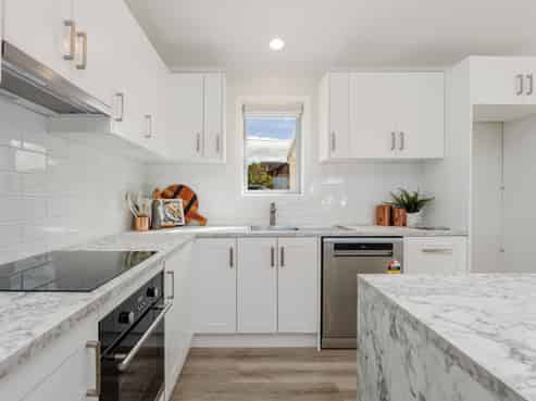 1071 Whangaparaoa Road, Matakatia