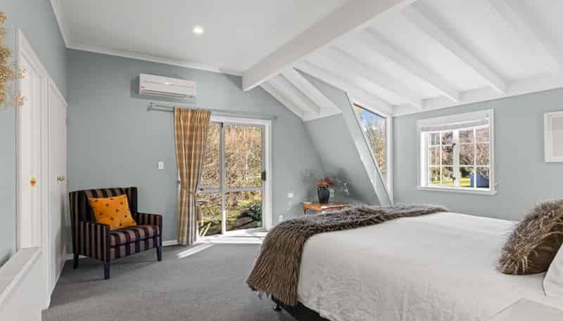 12 Burgess Road, Staveley