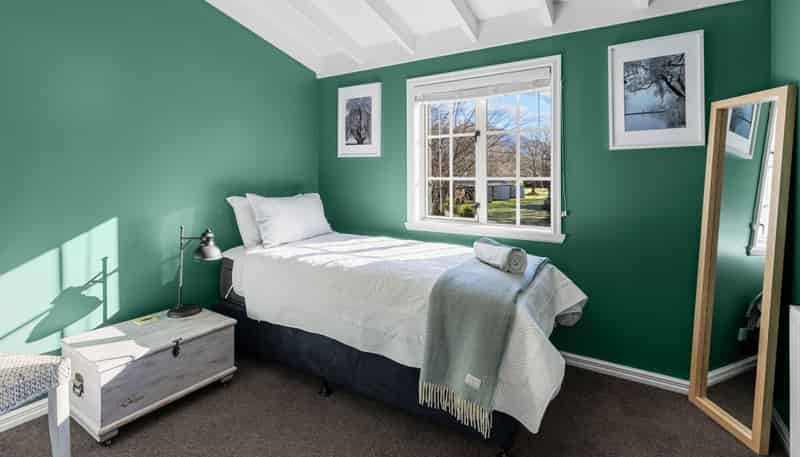 12 Burgess Road, Staveley