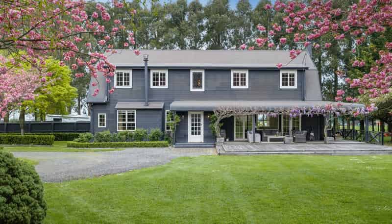12 Burgess Road, Staveley