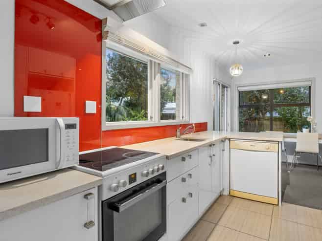 2/15 Riverview Road, Panmure