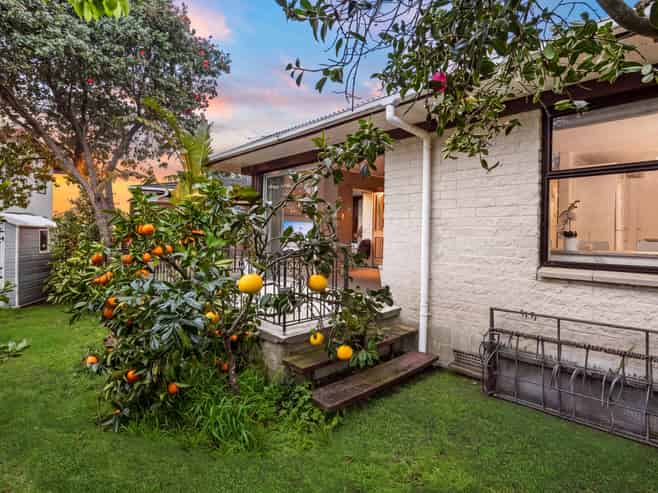 2/15 Riverview Road, Panmure