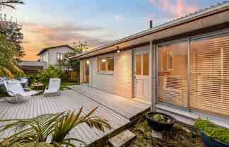 2/15 Riverview Road, Panmure