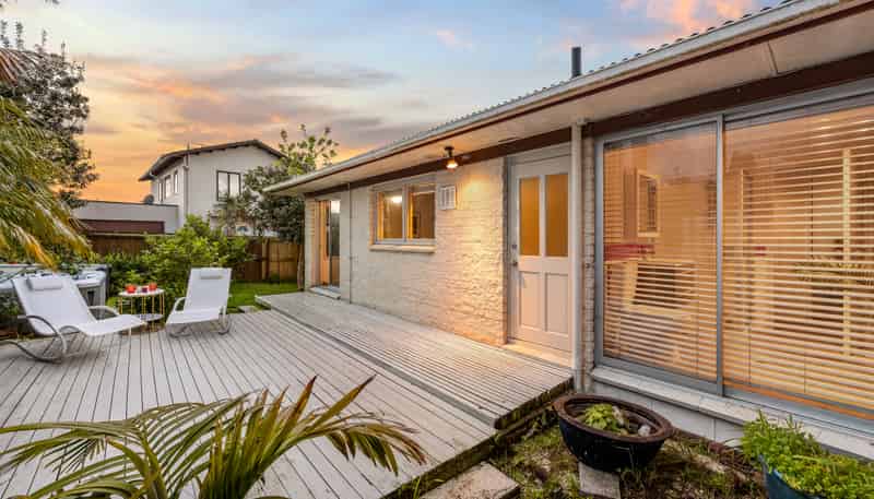 2/15 Riverview Road, Panmure