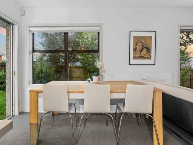 2/15 Riverview Road, Panmure
