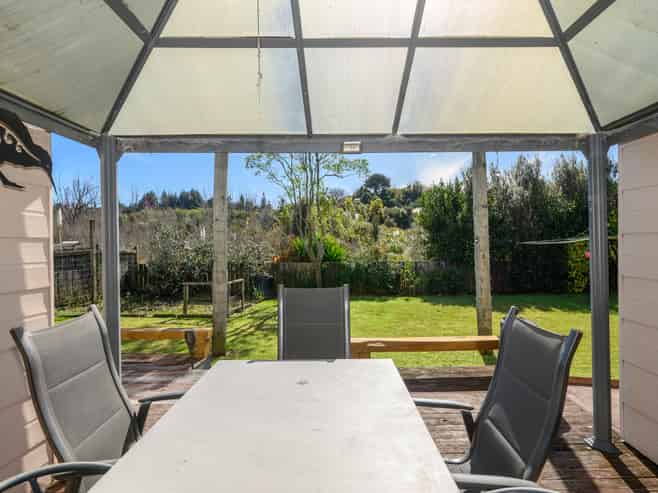 14 Solomon Street, Brookfield