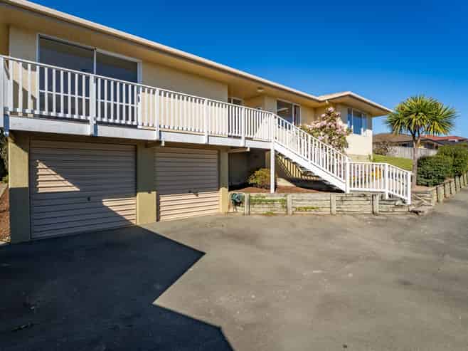27 Idesia Grove, Richmond
