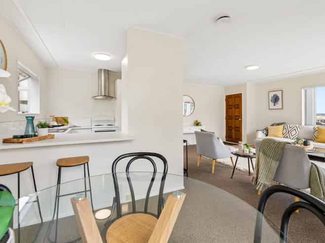2/48 Sandgate Avenue, Botany Downs