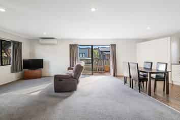 2/100 Brightside Road, Stanmore Bay