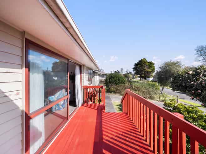 16 Antrim Crescent, Otara