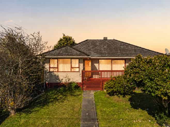 16 Antrim Crescent, Otara