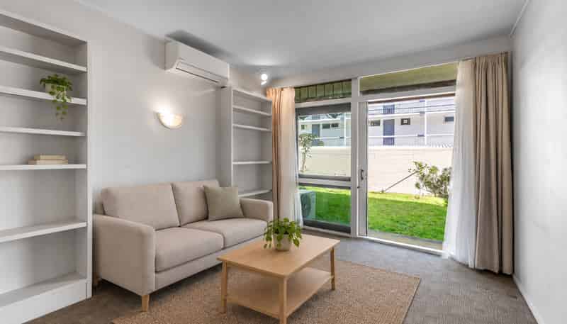 1/9A Esplanade Road (One Weeks Free Rent!), Mount Eden