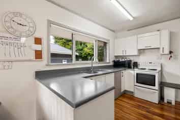 209 Henderson Valley Road, Henderson