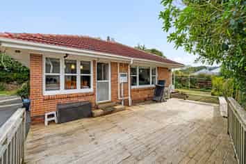 209 Henderson Valley Road, Henderson
