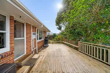 209 Henderson Valley Road, Henderson