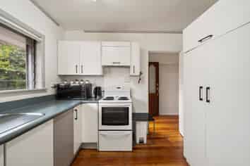 209 Henderson Valley Road, Henderson