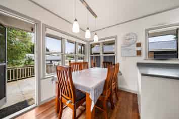209 Henderson Valley Road, Henderson