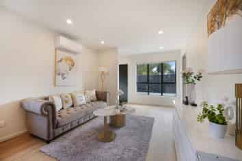 8/32 Tiraumea Drive, Pakuranga