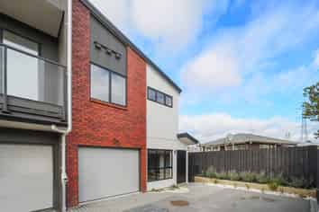 8/32 Tiraumea Drive, Pakuranga