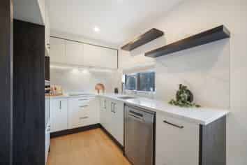 8/32 Tiraumea Drive, Pakuranga