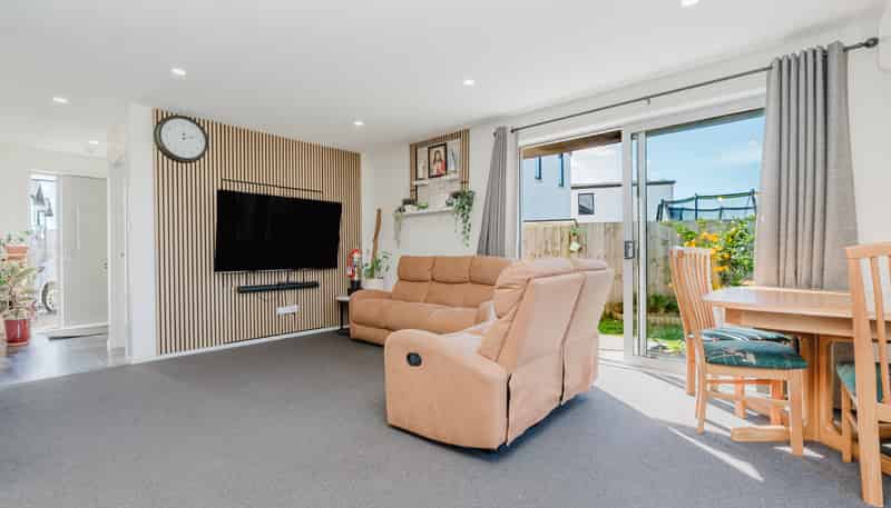 2/10 Mila Paige Close, Glenview