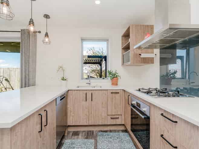 2/10 Mila Paige Close, Glenview
