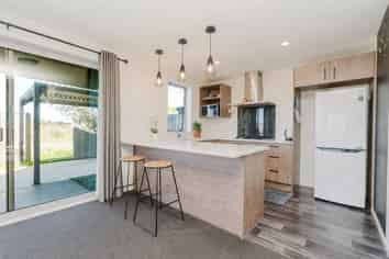 2/10 Mila Paige Close, Glenview