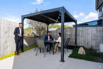 2/10 Mila Paige Close, Glenview