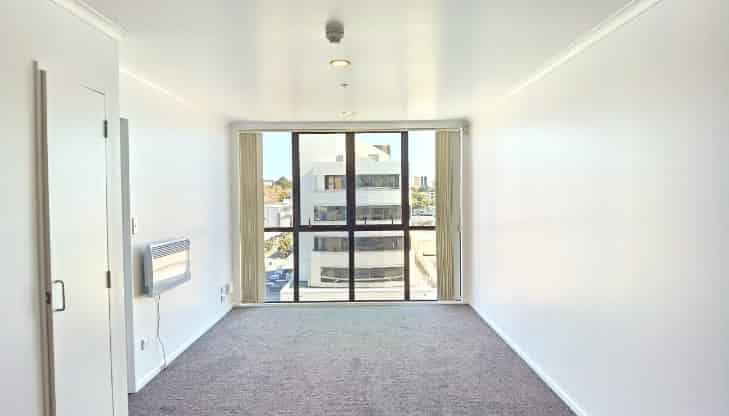 D614/176 Broadway, Newmarket