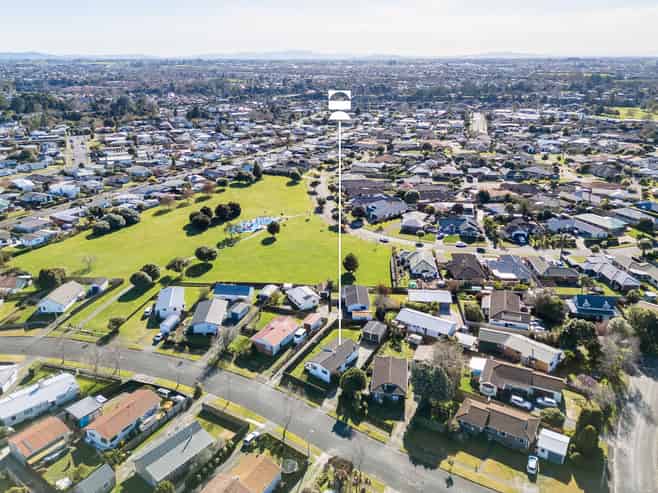 18 Garland Drive, Saint Andrews